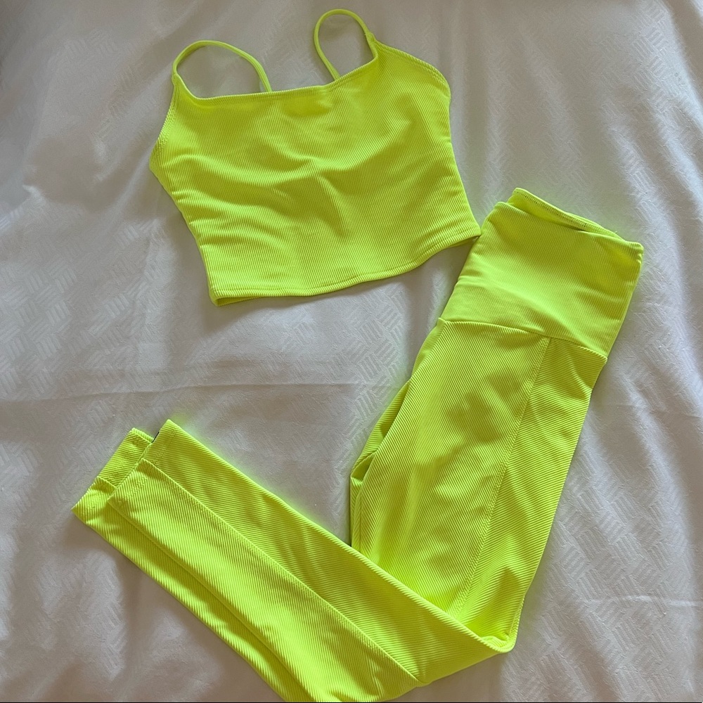 Onzie workout leggings and tank set neon butter yellow ribbed fabric